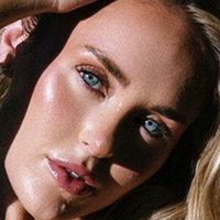 Еббі О'Нілл Оголені