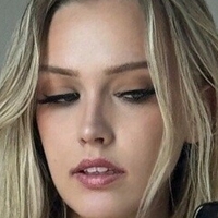 Еддісон Айві Оголені