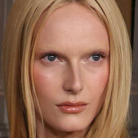 Алекс Консані Оголені