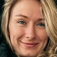 Аліс Колл Оголені