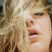 Аліс Кеймі Оголені