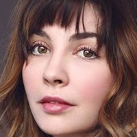 Алікс Бенезек Оголені
