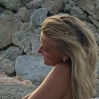 Амалі Кьєлдтофт Оголені