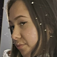 Емілу Оголені