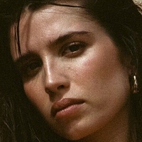 Ана Леон Оголені