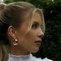 Анніка Маджетт Оголені