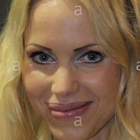 Анніна Укатіс Оголені