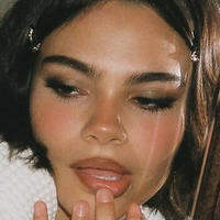 Аріана Грінблатт Оголені