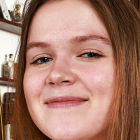 Ава Марина Оголені