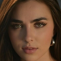 Беатріс Коарі Оголені