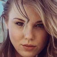 Бріана Кейтлін Оголені