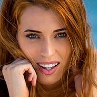 Кейтлін Максуейн Оголені