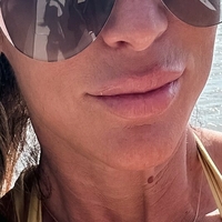 Чарлі Р. Хантер Оголені