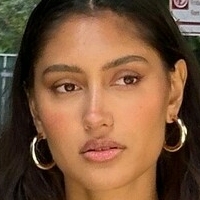 Шері Оголені