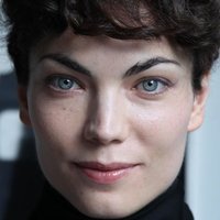 Коралі Ревель Оголені