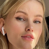 Кьорлі Лоллі Оголені