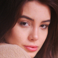 Елла Ортен Оголені