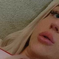 Елла Ікс О Ікс О Оголені