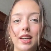 Еллі Джоллі Оголені
