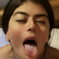 Емілія Торрес Оголені