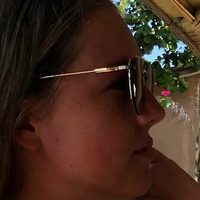 Фенелла Джейн Оголені