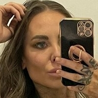 Френкі Ендрюс Оголені