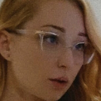 Фрейя Ейр Оголені