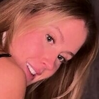 Ґаббі Ніколлс Оголені