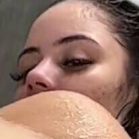 Джіджі Онліф Оголені