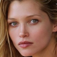 Хана Йірічкова Оголені