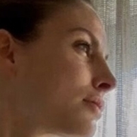 Інес Естель Кан Оголені