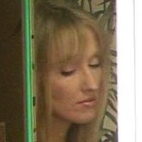 Джанел Молоні Оголені