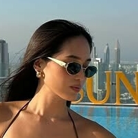 Джулі Хванг Оголені