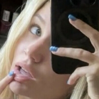 Кейлі Розі Оголені