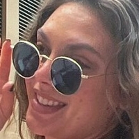 Кіра Расселлс Оголені