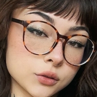 Кліввія Оголені