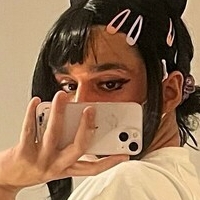 Ліллі Б Оголені