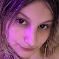 Лара К'юті Оголені