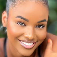 Лариса Сілва Оголені