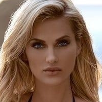 Ліанна Бартлетт Оголені
