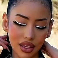 Леслі Люкс Оголені