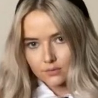 Лілі Голландс Оголені