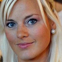 Лісбет Олсен Оголені