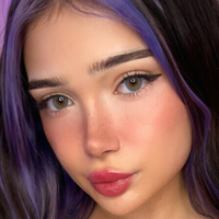 Лола Вольф Оголені