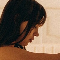 Лолесс Оголені