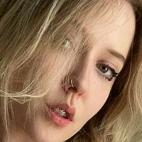 Люсі Ембер Оголені