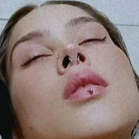 Мала Девілла Оголені