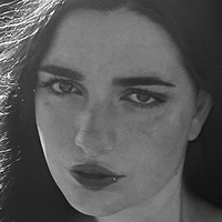 Мануела Кальво Оголені