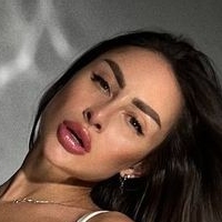 Мері Александрова Оголені