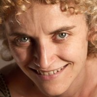 Міа Естеве Оголені